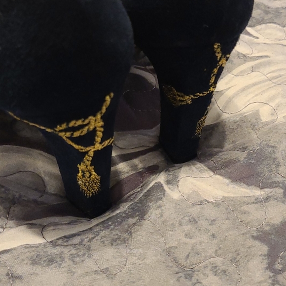 Shoes - Picture 2 of 2